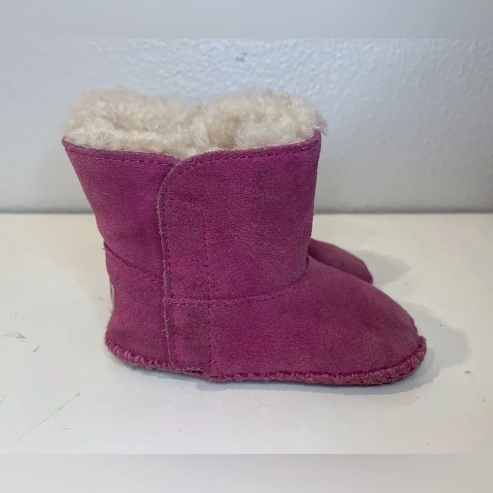 UGG Baby’s Caden Snow Pink Booties‎ with Cozy Lining Size 4/5